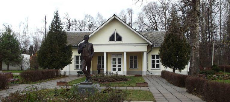 الأديب الروسي أنطون تيشخوف في الـ”داتشا البيضاء“