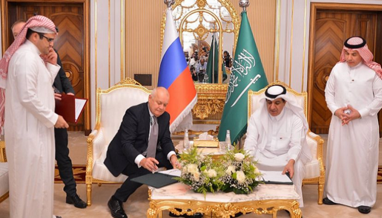 توقيع اتفاقية تعاون بين "الإعلام" السعودية و"سبوتنيك" الروسية