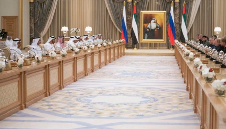  الشيخ محمد بن زايد والرئيس الروسي يترأسان اجتماعا اقتصاديا بين مسؤولي البلدين