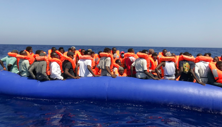 السفينة الإنسانية نقلت المهاجرين إلى مكان آمن