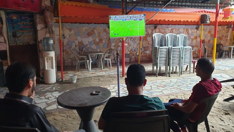 جماهير فلسطين في المقاهي فلسطين والسعودية