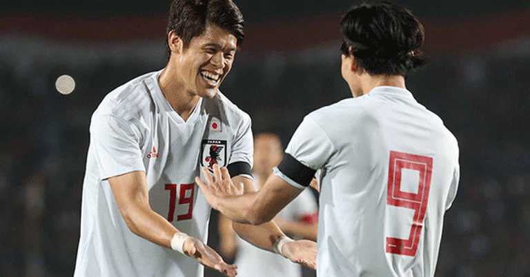 احتفال لاعبي منتخب اليابان