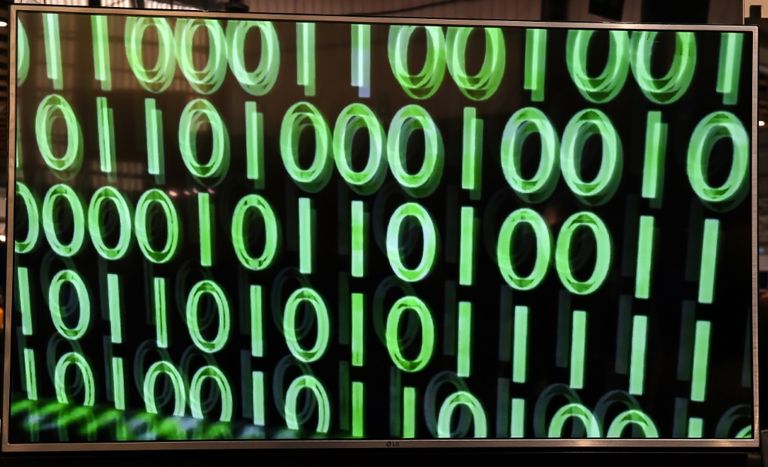 مخترع الإنترنت إلى جانب أول