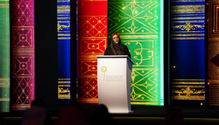 الشاعرة والمخرجة الإماراتية نجوم الغانم في افتتاح المهرجان