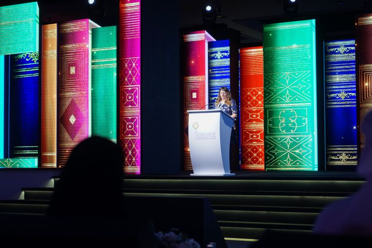 الشاعرة والمخرجة الإماراتية نجوم الغانم في افتتاح المهرجان