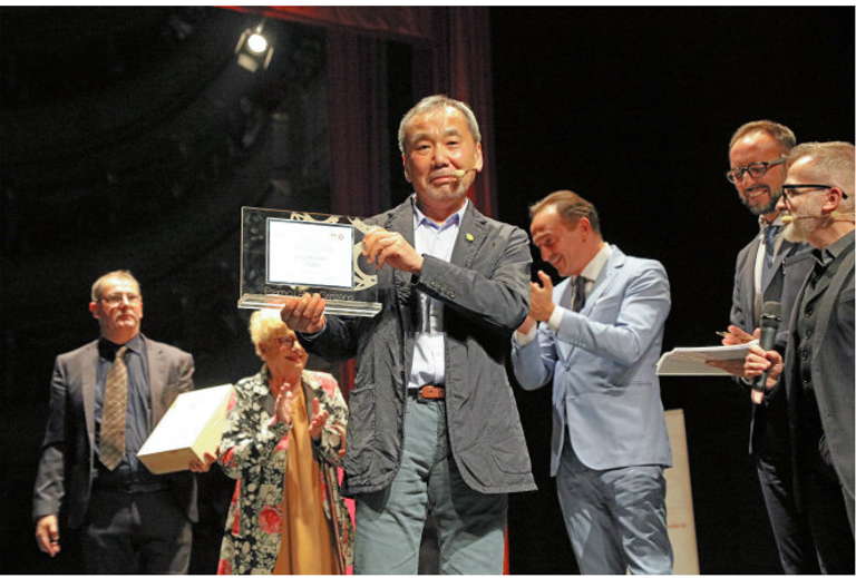 الكاتب الياباني هاروكي موراكي