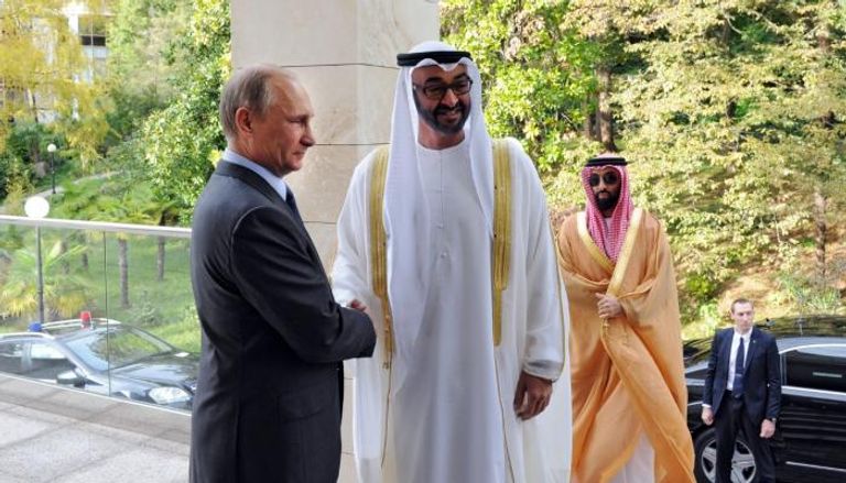 الشيخ محمد بن زايد آل نهيان والرئيس الروسي فلاديمير بوتين في لقاء سابق