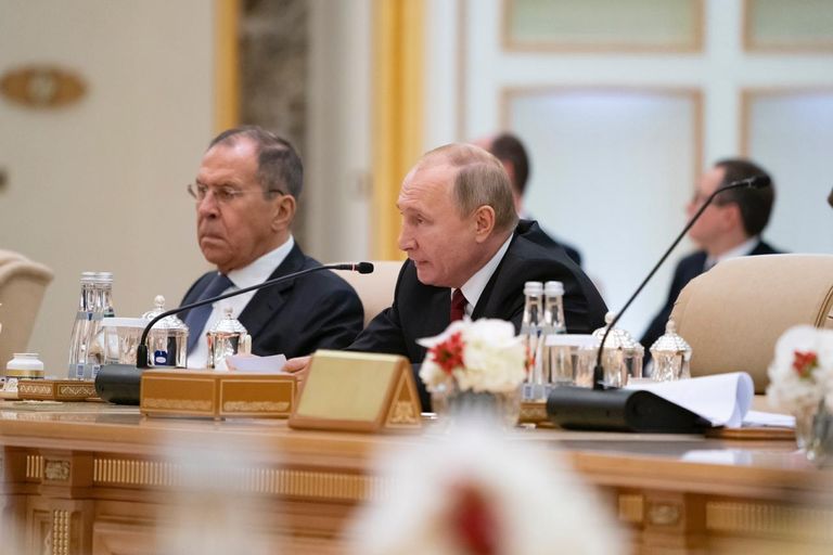 جلسة مباحثات بين الشيخ محمد بن زايد والرئيس الروسي بالقصر الرئاسي