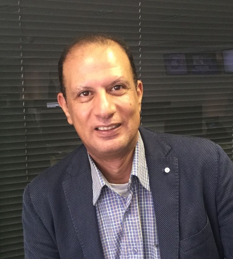 الكاتب والمترجم المصري أشرف الصباغ