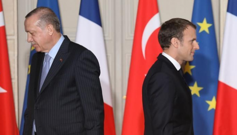 الرئيس الفرنسي إيمانويل ماكرون والرئيس التركي رجب أردوغان