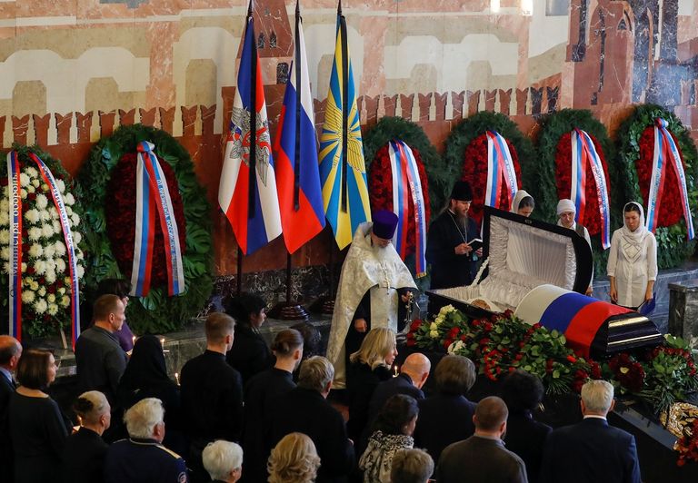 من مراسة جنازة أليكسي ليونوف