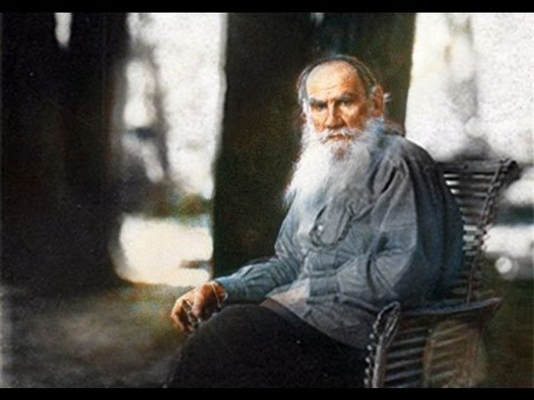 تولستوي يكشف أسراره بالعربية