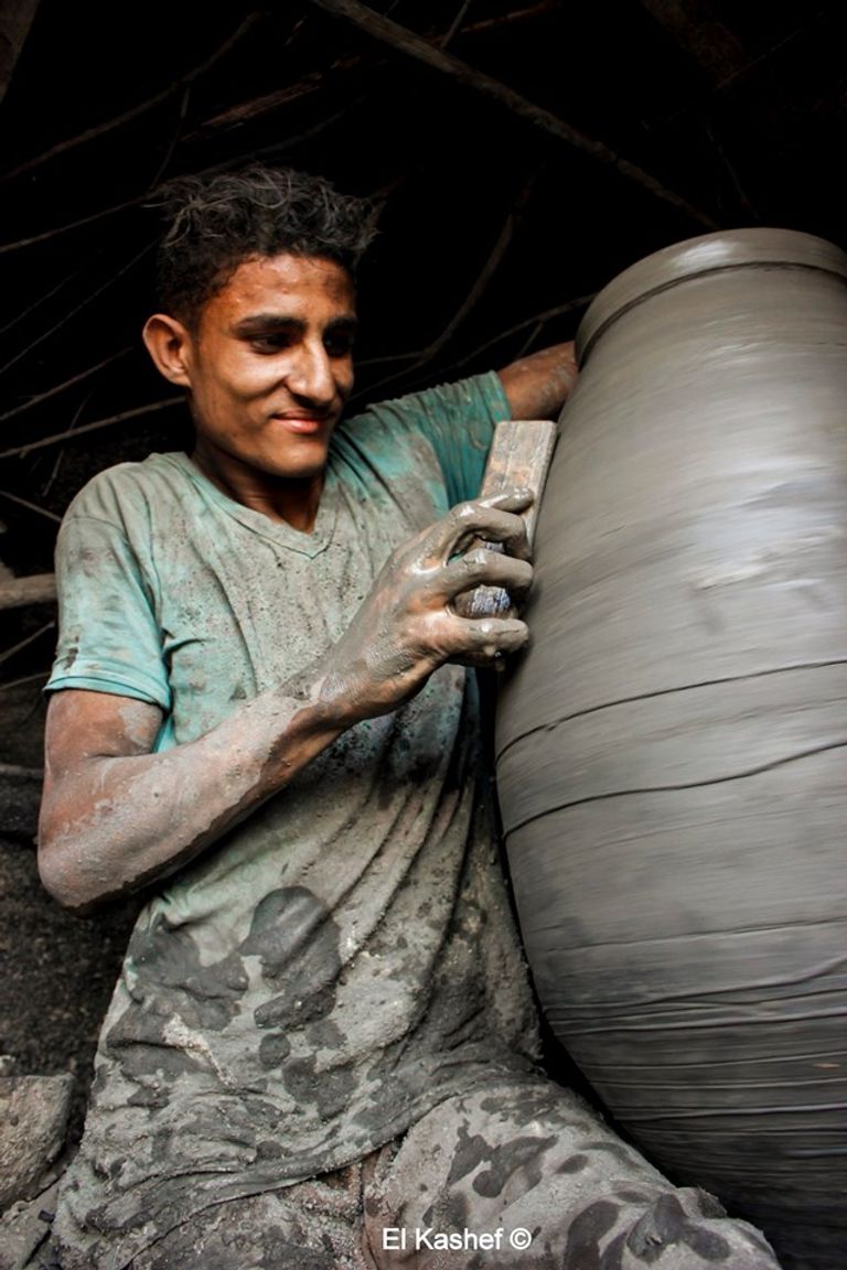 صناعة الفخار بقرية النزلة في محافظة الفيوم بمصر