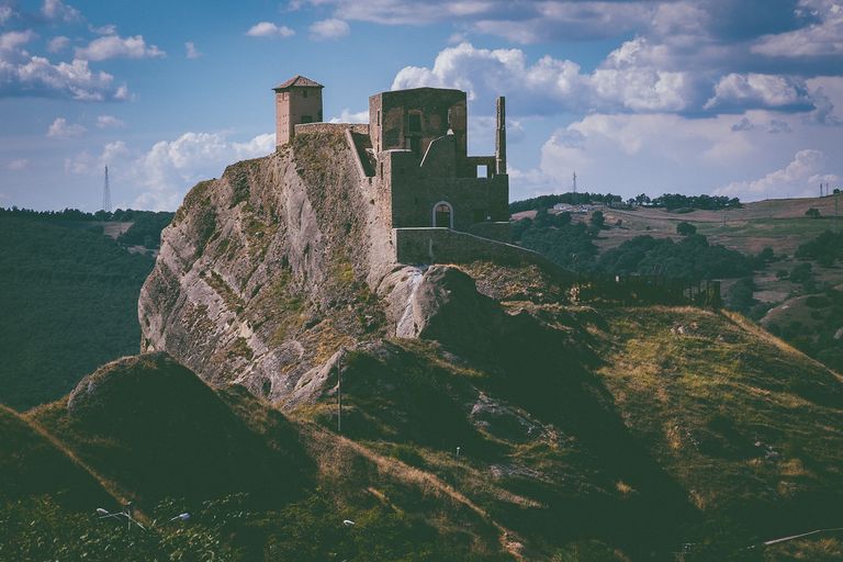 قرية برينديزي دي مونتانيا الإيطالية