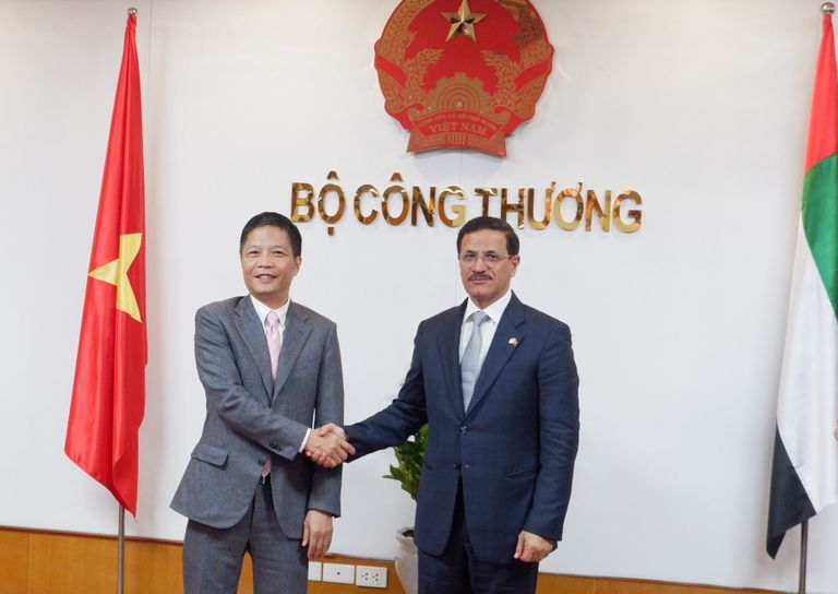 لقاء وزير الاقتصاد الإماراتي ونائب رئيس الوزراء الفيتنامي