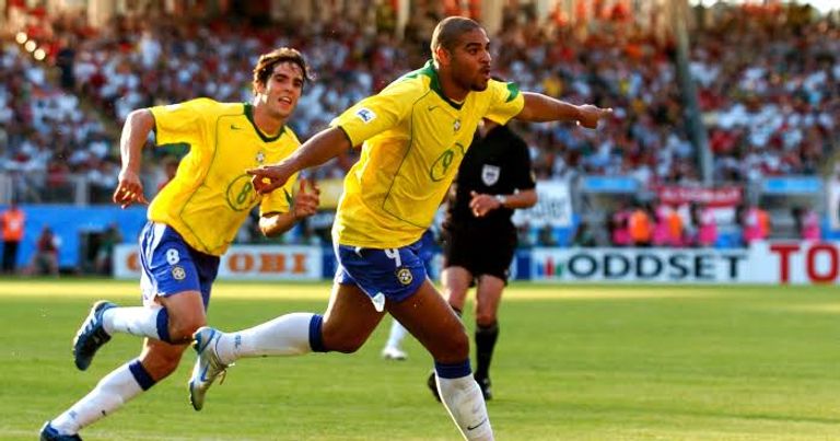 البرازيلي أدريانو بيتر تشيك لاعباً لهوكي الجليد