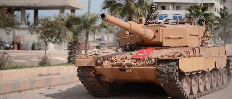 قوات برية تركية تشن عملية عسكرية في شمالي سوريا