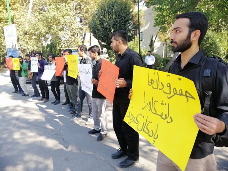 جانب من الاحتجاجات في جامعة طهران جانب من الاحتجاجات في جامعة طهران