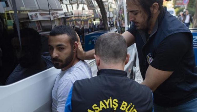السلطات التركية تعتقل أحد معارضي العدوان التركي على سوريا في إسطنبول