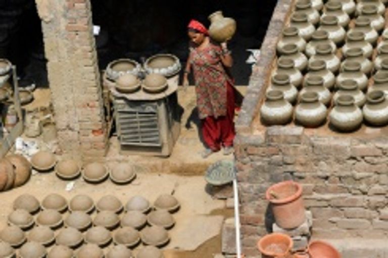 صانع فخار هندي 