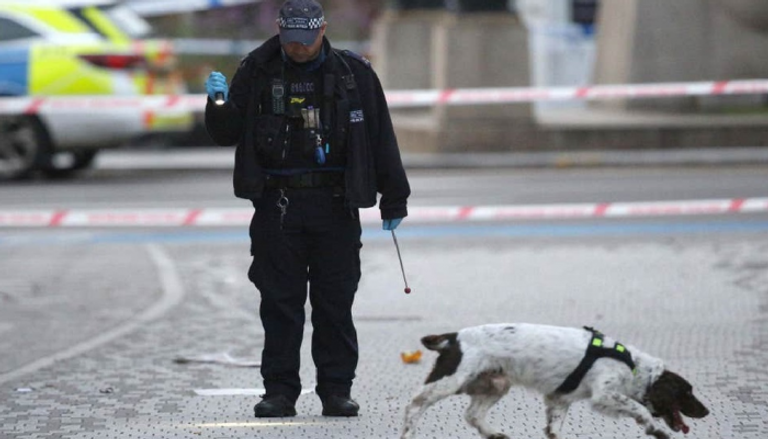 شرطي بريطاني في موقع حادث طعن في ستراتفورد