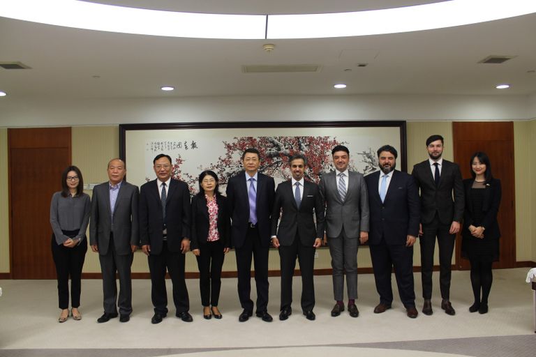 اجتماع وفد غرفة دبي مع رجال أعمال صينيين على هامش افتتاح الفرع الجديد
