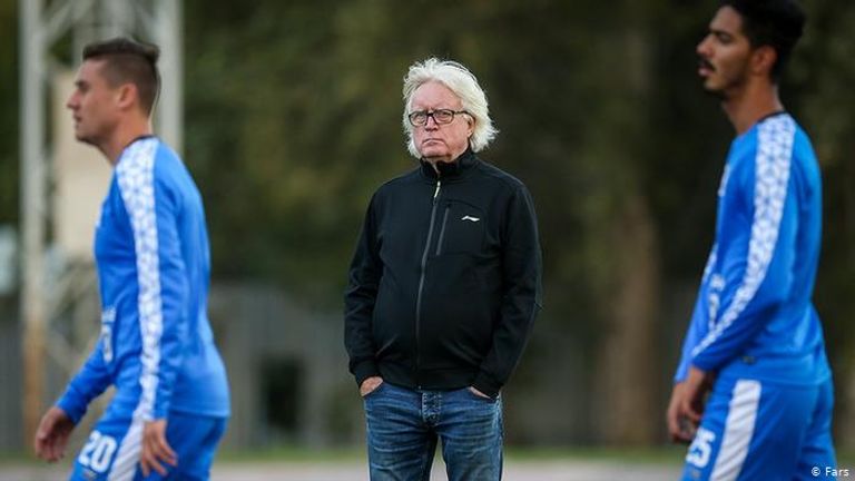 وينفريد شايفر أثناء عمله في إيران - أرشيفية المدرب الألماني وينفريد شايفر
