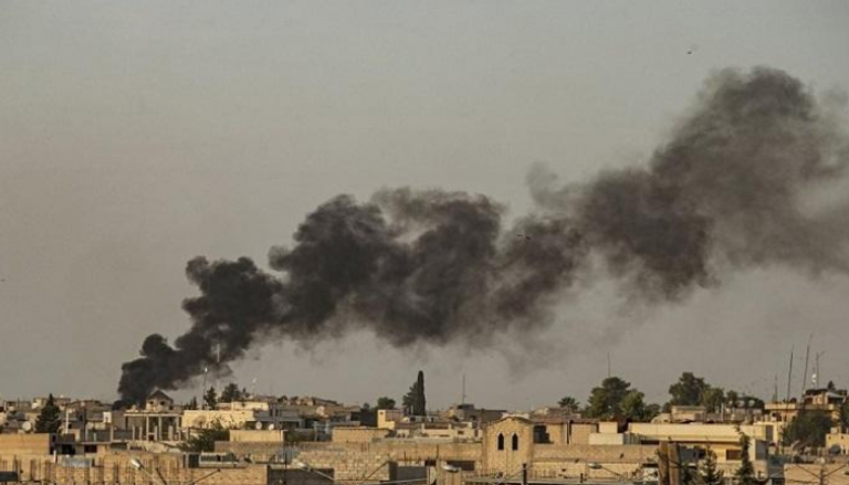 الدخان يتصاعد جراء القصف التركي شمالي سوريا