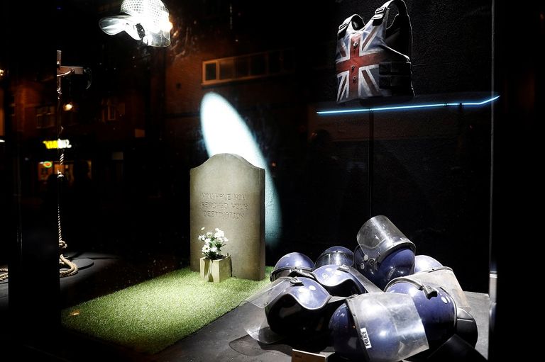 إحدى لوحات بانكسي