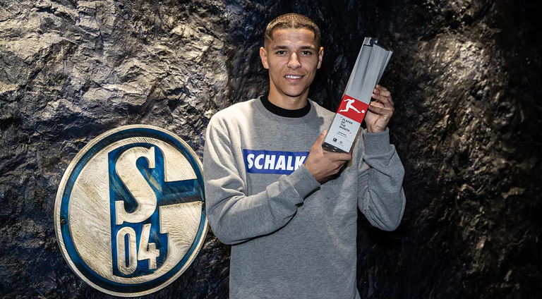 أمين حارث لاعب شالكه الألماني