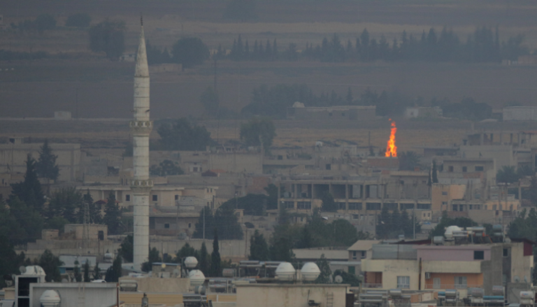 اشتعال النيران بأحد المباني السورية إثر الهجوم التركي عليها