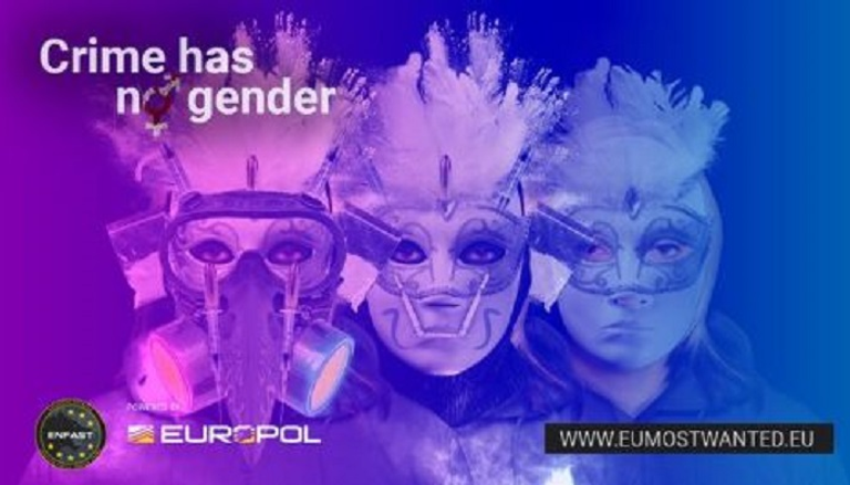  شعار الموقع "الجريمة لا جنس لها"