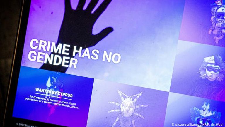 شعار الموقع "الجريمة لا جنس لها"