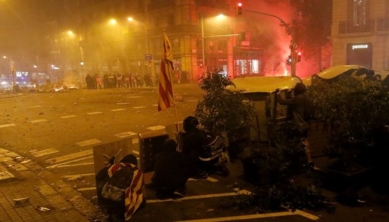 جانب من الاشتباكات - أ.ف.ب 