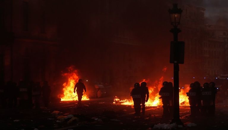 جانب من الاشتباكات - أ.ف.ب 