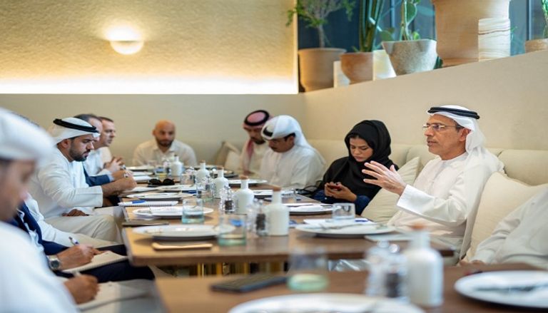 عبدالرحمن صالح آل صالح المدير العام لدائرة المالية في دبي مناقشة موازنة دبي لعام 2020-2021