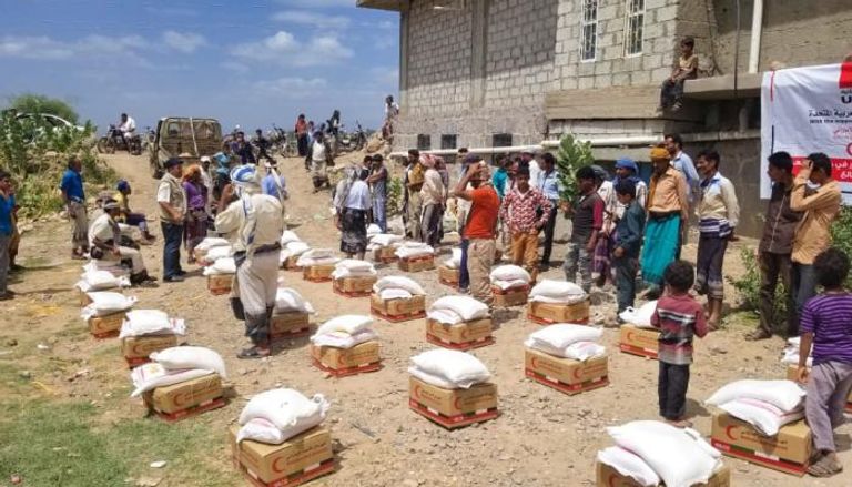 توزيع سلال غذائية على 400 أسرة يمنية