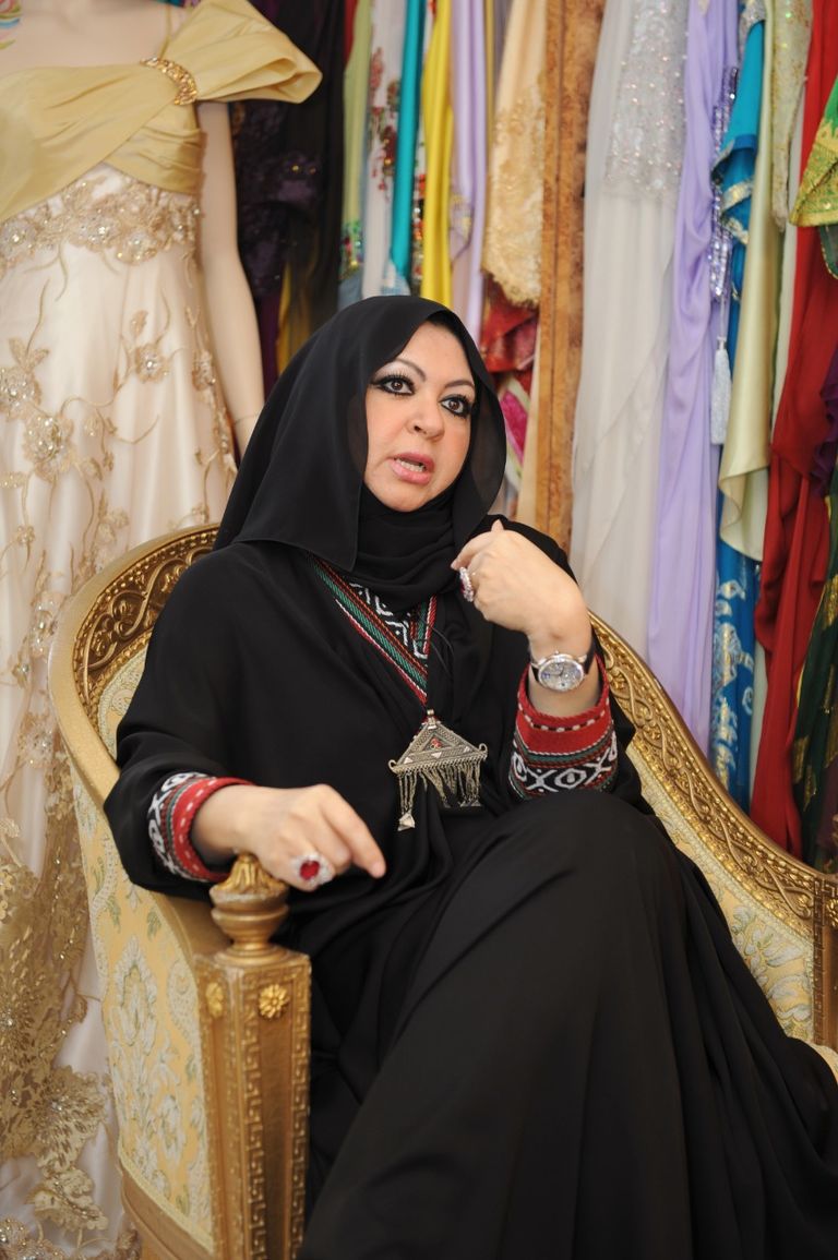 مصممة الأزياء العالمية الإماراتية منى المنصوري