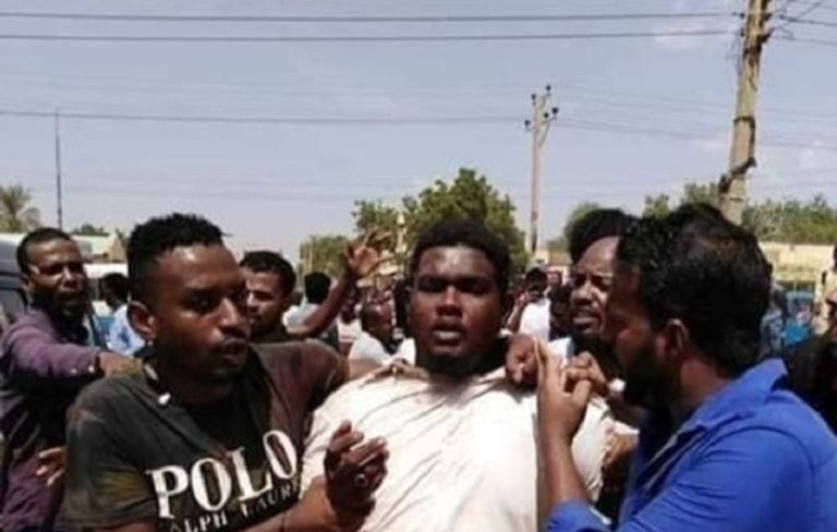 الإخوان يثيرون الرعب في جامعة الأزهري السودانية
