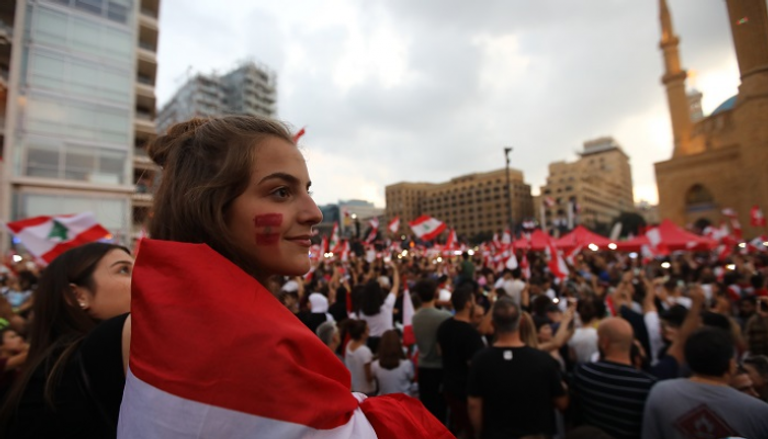 متظاهرون لبنانيون في وسط العاصمة بيروت