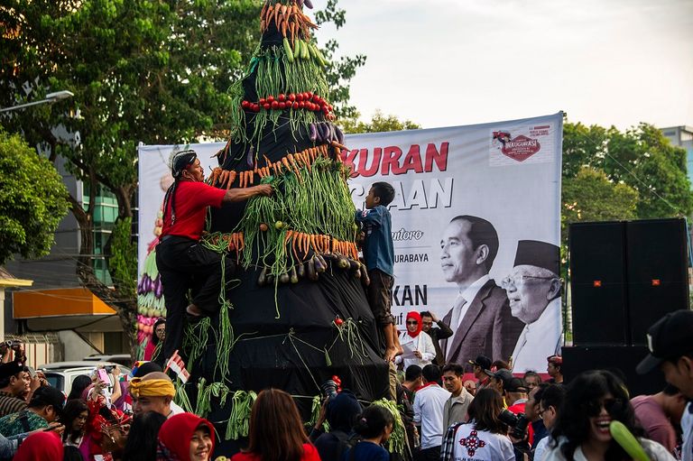بطول 7 أمتار هرم الفواكه والخضار لدعم رئيس إندونيسيا