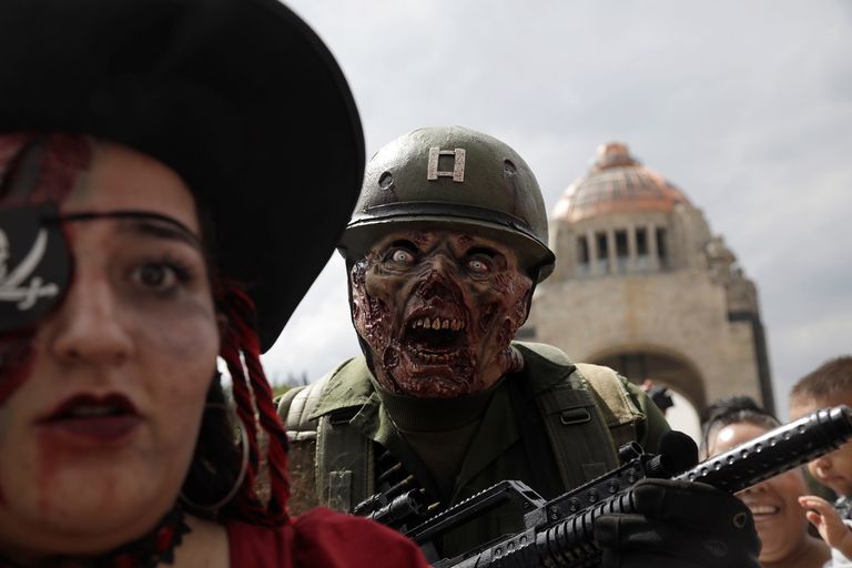 المشاركون طلوا وجوههم بمستحضرات تجميل للظهور بشكل مخيف