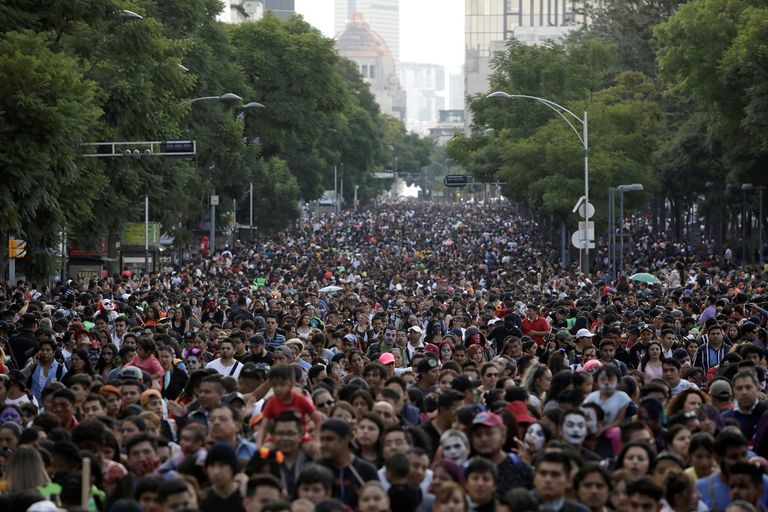 المشاركون طلوا وجوههم بمستحضرات تجميل للظهور بشكل مخيف