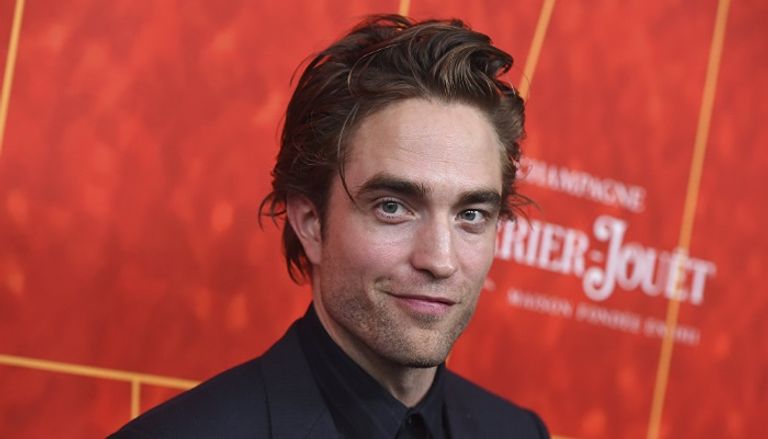 مشهد للممثل البريطاني روبرت باتينسون في فيلم "المنارة"