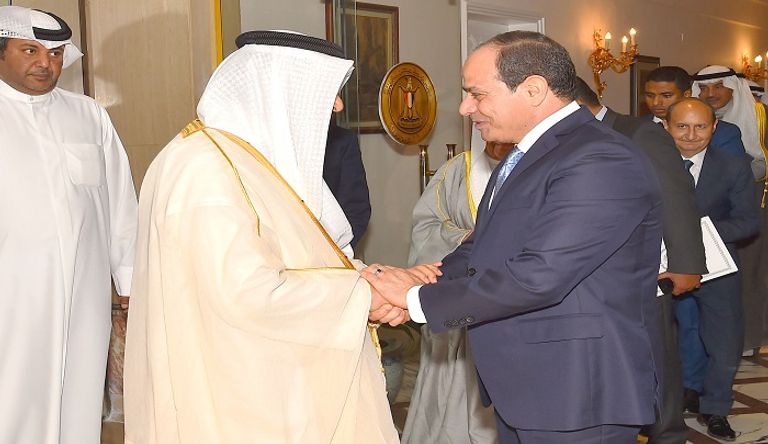 الرئيس المصري خلال استقباله رئيس الوزراء الكويتي