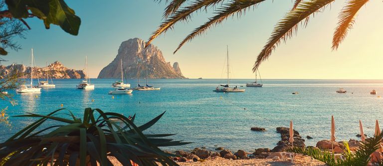 مقهى إيطالي يكافئ موظفيه برحلة إلى جزيرة إيبيزا الإسبانية