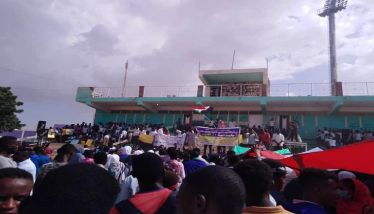 جانب من المسيرات السودانية التي دعت لاجتثاث عناصر الإخوان
