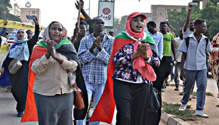 جانب من المسيرات السودانية التي دعت لاجتثاث عناصر الإخوان