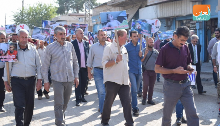 مظاهرة في بلدة عامودا بريف محافظة الحسكة تندد بالعدوان التركي