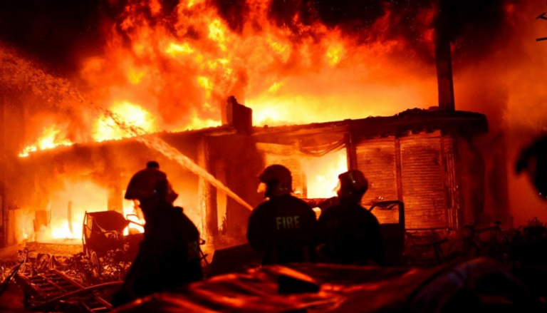 الحريق استدعى تدخل عدد كبير من قوات الإطفاء - أرشيفية